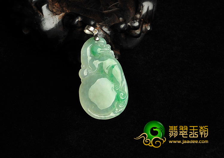 冰种飘翠缅甸翡翠A货龙抱珠挂件