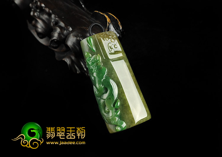 (超值推荐)糯冰种黄加绿缅甸翡翠A货仿古龙牌