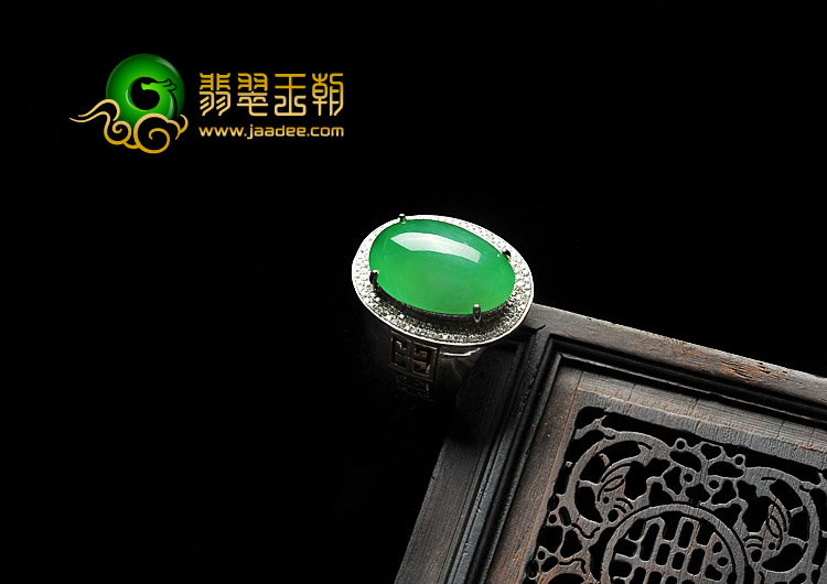 冰种阳绿缅甸翡翠A货镶白金男戒（真钻）