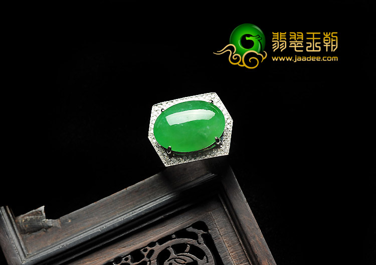 冰种阳绿缅甸翡翠A货镶9k白金男戒（真钻）