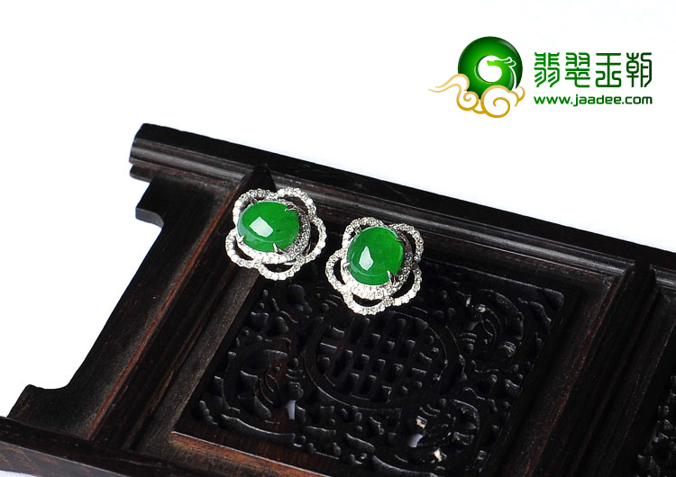 冰种阳绿缅甸翡翠A货镶白金耳钉（真钻）