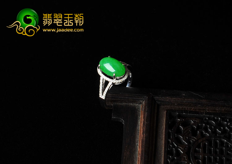 糯冰种阳绿缅甸翡翠A货镶白金戒指（真钻）