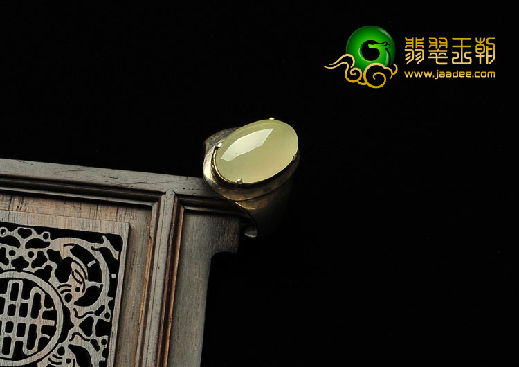 糯冰种淡黄翡缅甸翡翠A货戒面