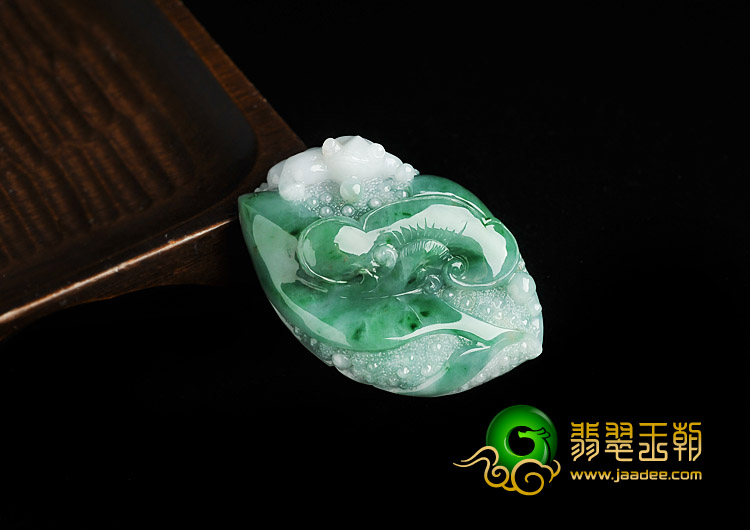 糯冰种翠色缅甸翡翠A货金蟾如意挂件