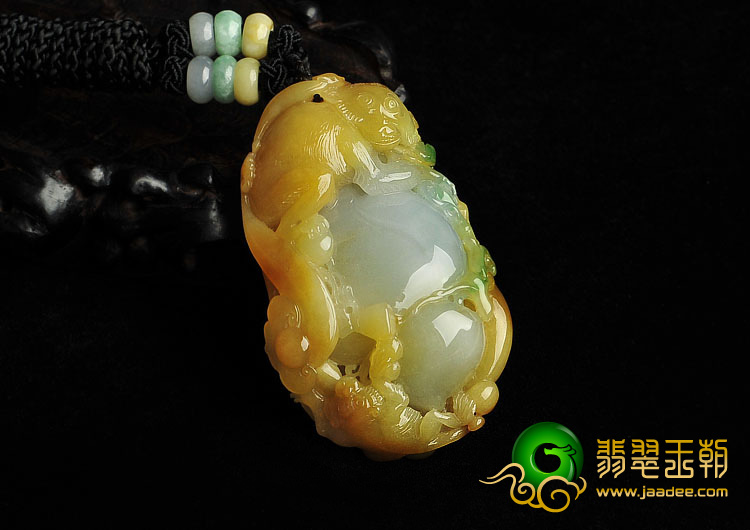 糯冰种三彩缅甸翡翠A货灵猴献寿挂件