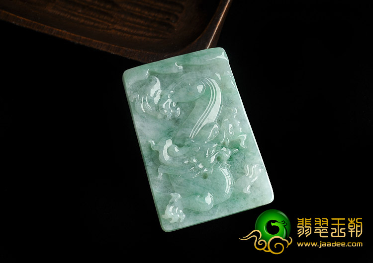 糯冰种飘花缅甸翡翠A货龙牌挂件