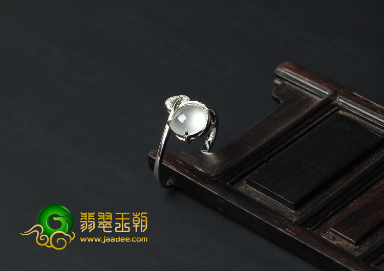 玻璃种缅甸翡翠A货镶白金戒指（真钻）