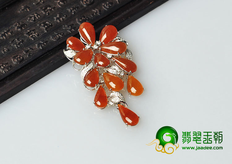 冰种褐红翡缅甸翡翠A货镶白金花团锦簇胸坠（真钻）