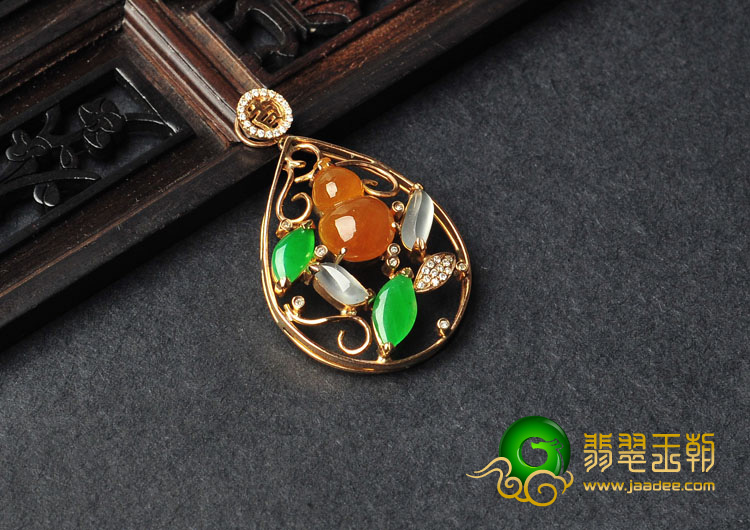 冰（玻璃种）三彩缅甸翡翠A货镶玫瑰金花型胸坠（真钻）