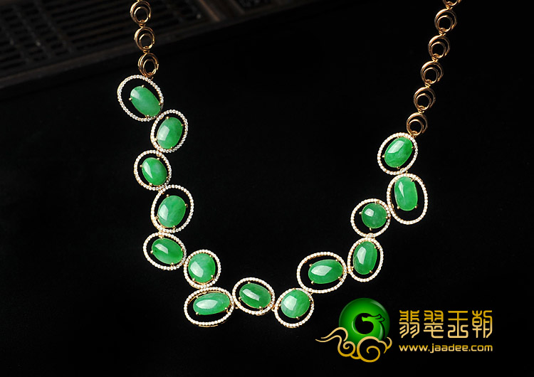 冰种阳绿缅甸翡翠A货镶玫瑰金花好月圆项链（真钻）
