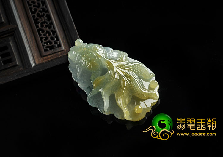 冰种褐黄翡飘花缅甸翡翠A货年年有余挂件