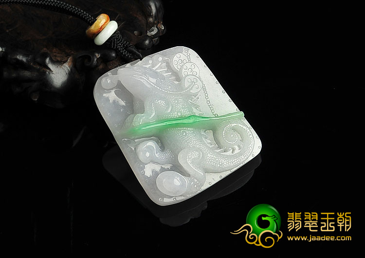 糯冰种白底青缅甸翡翠A货今非昔比挂件