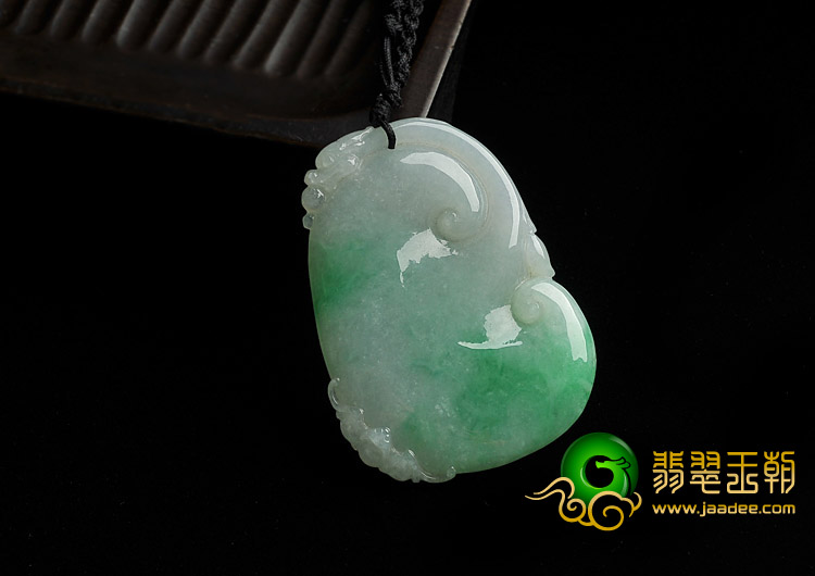 糯冰种翠色缅甸翡翠A货如意挂件