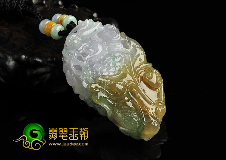 冰种三彩缅甸翡翠A货龙头鱼挂件