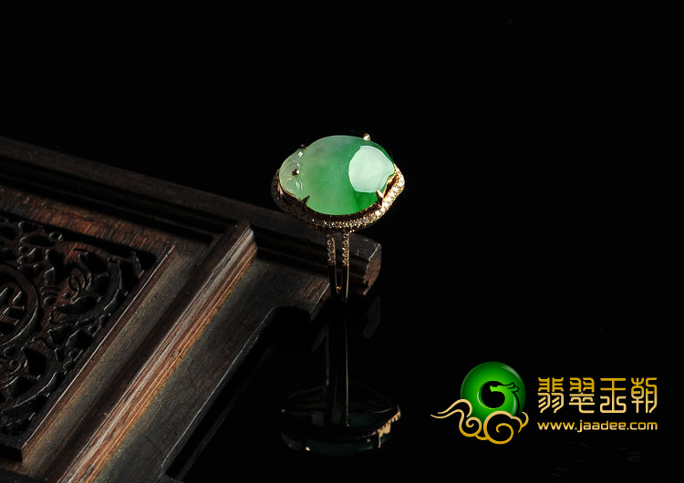 冰种飘翠缅甸翡翠A货镶玫瑰金寿桃戒指（真钻）