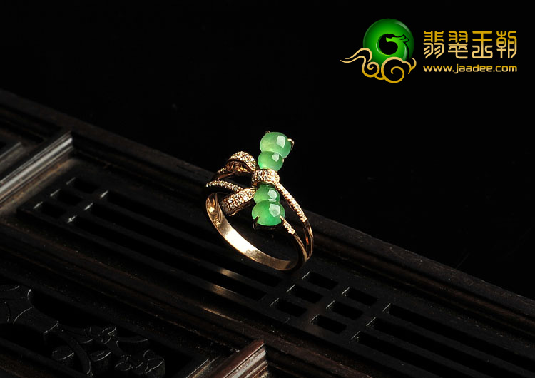 冰玻种苹果绿缅甸翡翠A货镶玫瑰金葫芦戒指（真钻）