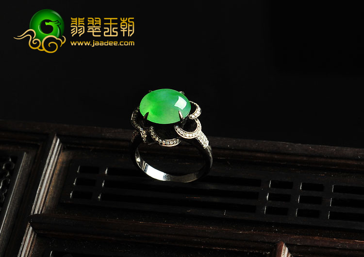 冰种翠色缅甸翡翠A货镶乌金戒指（真钻）