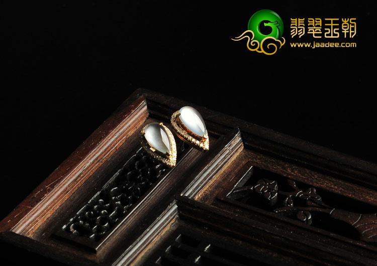 玻璃种缅甸翡翠A货镶玫瑰金耳钉（真钻）