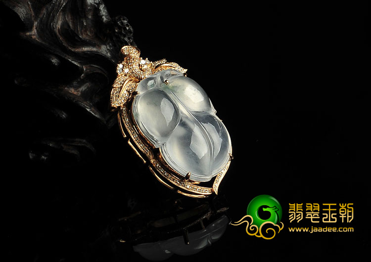 冰玻种略飘花缅甸翡翠A货镶玫瑰金金枝玉叶胸坠（真钻）