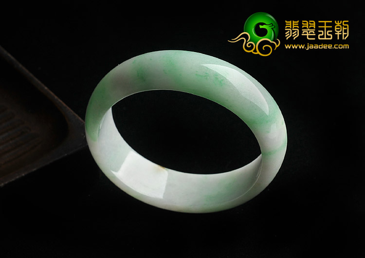 糯冰种淡春带彩缅甸翡翠A货贵妃镯（54.5-48.7mm）
