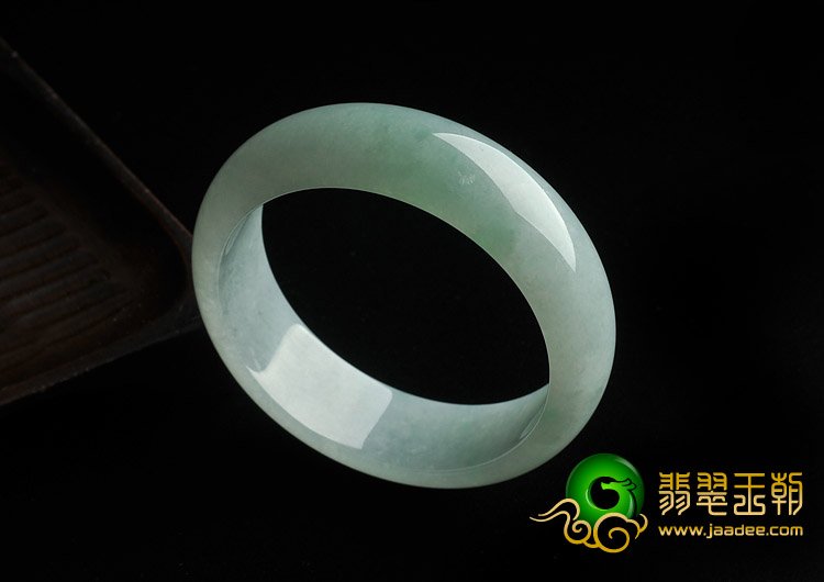糯冰种绿晴水缅甸翡翠A货手镯（55.7mm）