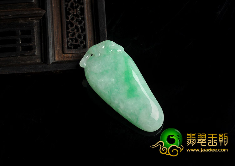 糯冰种飘翠缅甸翡翠A货福瓜挂件