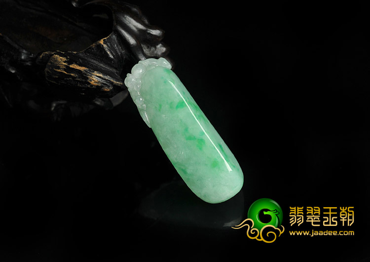 糯冰种飘翠缅甸翡翠A货福瓜挂件