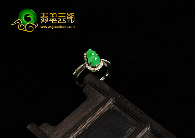 冰种阳绿缅甸翡翠A货镶白金葫芦戒指（真钻）
