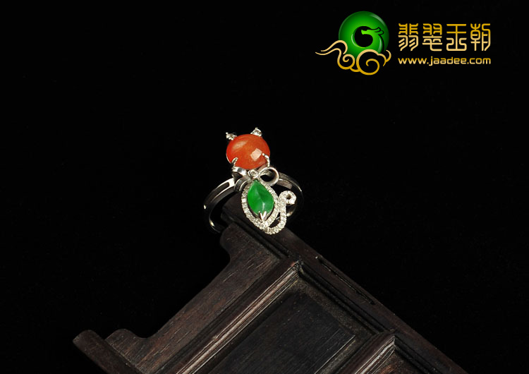 冰种红翡（阳绿）缅甸翡翠A货镶白金小猫戒指（真钻）