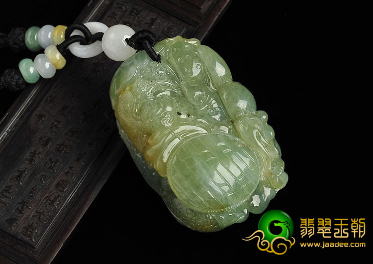 冰种晴水黄翡缅甸翡翠A货年年有余手玩件