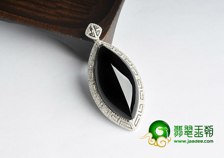 冰种墨翠缅甸翡翠A货镶白金随形胸坠（真钻）