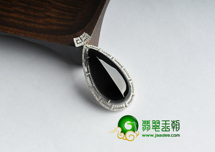 冰种墨翠缅甸翡翠A货镶白金随形胸坠（真钻）