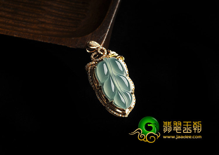 冰玻种晴水缅甸翡翠A货镶玫瑰金金枝玉叶胸坠（真钻）