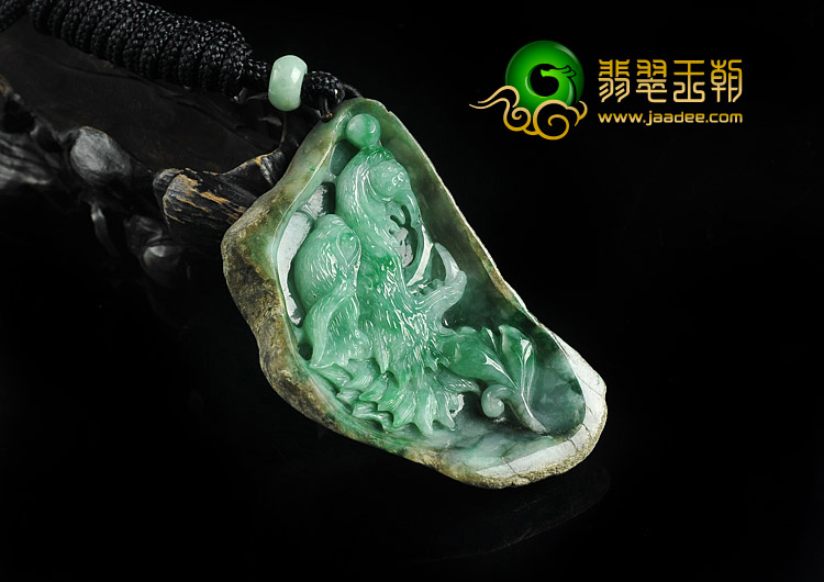 糯冰种翠色缅甸翡翠A货狼首挂件