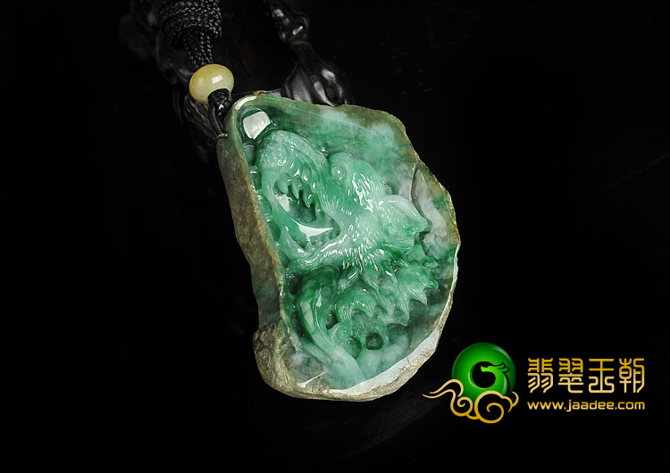 糯冰种翠色缅甸翡翠A货狼首挂件
