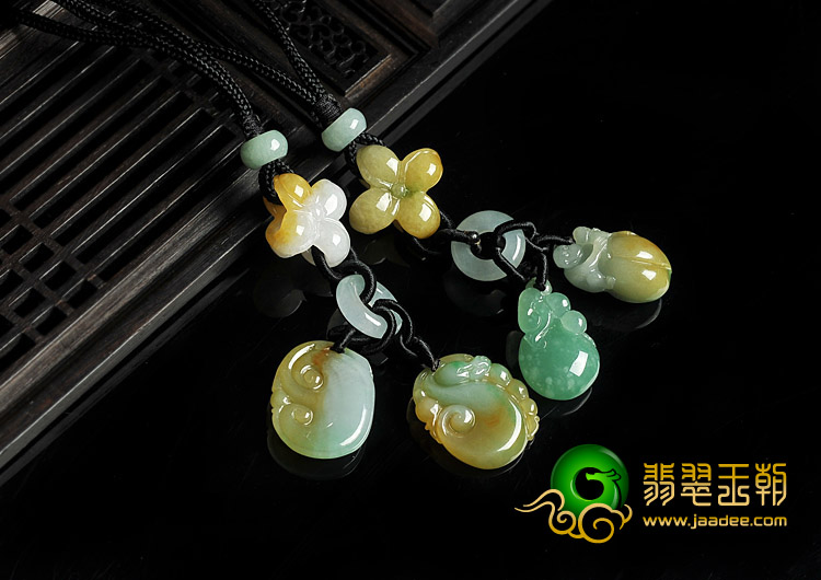 糯冰种三彩/晴水黄翡缅甸翡翠A货如意/寿桃挂链（单价）