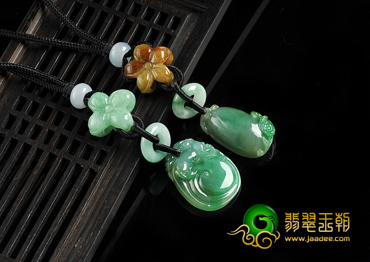 糯冰种翠色/黄加绿缅甸翡翠A货如意寿/福瓜挂链（单价）