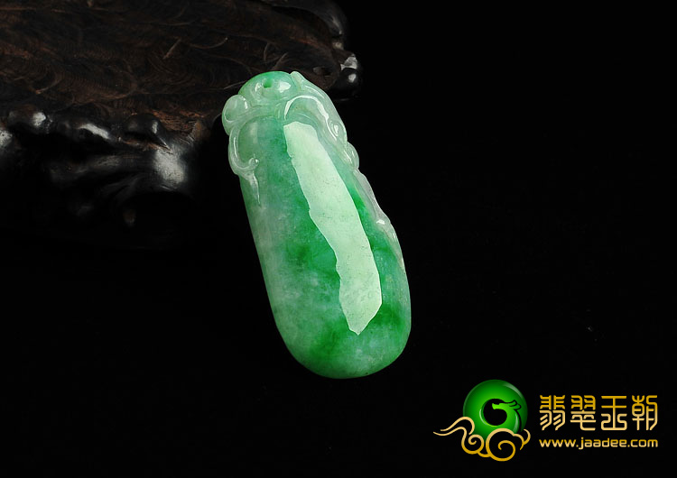 糯冰种翠色缅甸翡翠A货福瓜挂件
