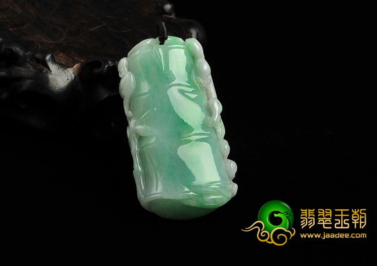 糯冰种翠色缅甸翡翠A货节节高挂件