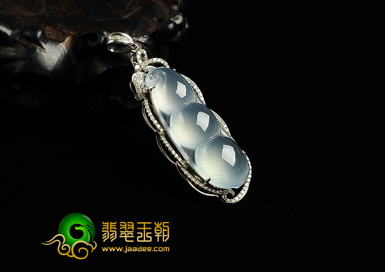 冰玻种晴水缅甸翡翠A货镶白金豆子胸坠（真钻）