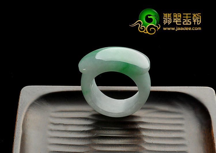 糯冰种飘翠缅甸翡翠A货马鞍戒