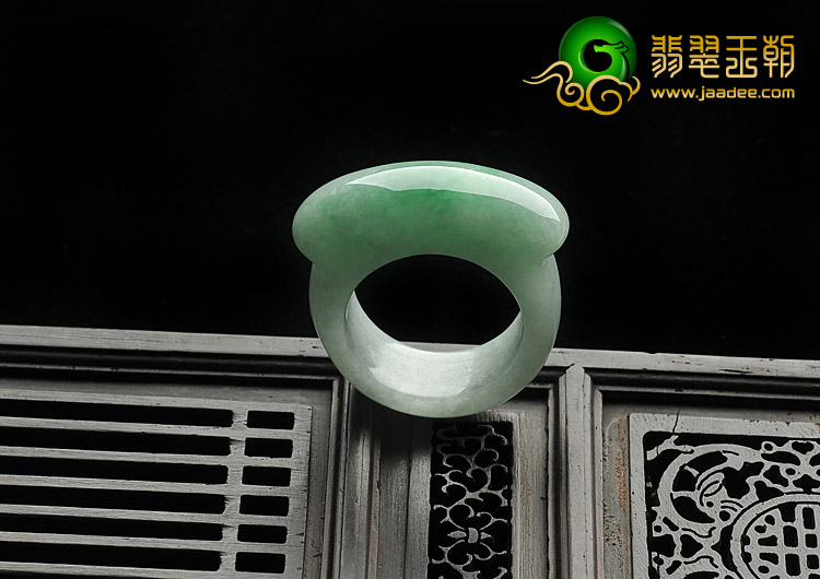 糯冰种飘翠缅甸翡翠A货马鞍戒