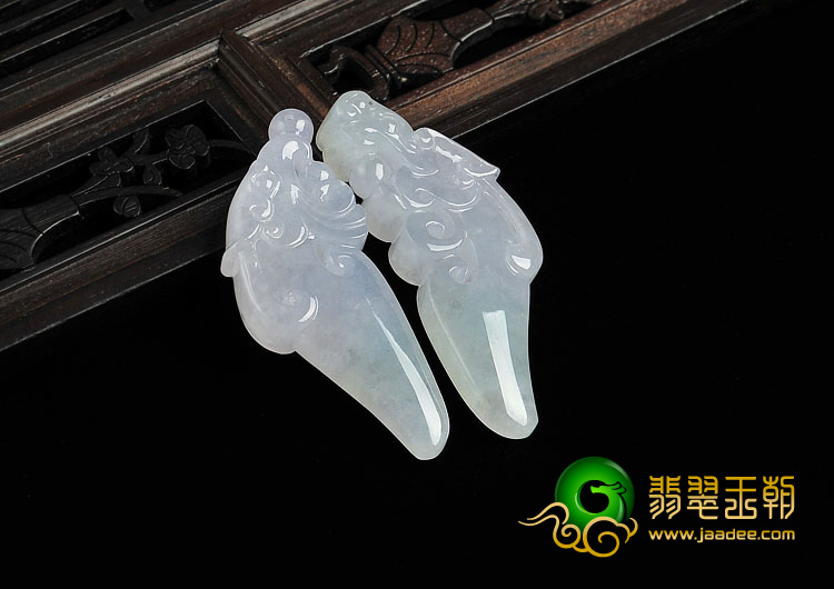 冰种淡春带彩缅甸翡翠A货龙凤牌挂件（一对）