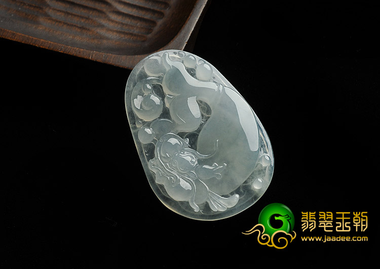 冰玻种淡晴水缅甸翡翠A货鱼龙变挂件
