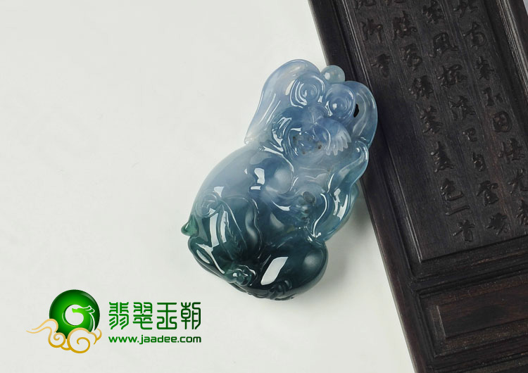 冰种蓝水缅甸翡翠A货卡通兔挂件