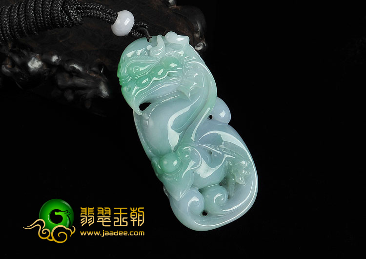 糯冰种春带彩缅甸翡翠A货飞龙挂件