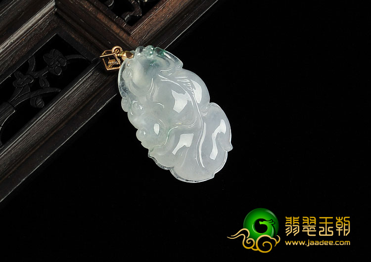 糯冰种晴水略飘花缅甸翡翠A货金鱼挂件