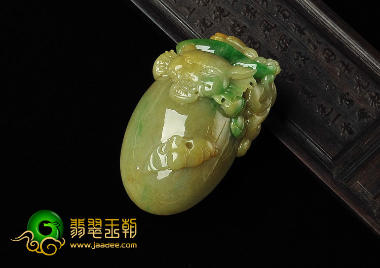 糯冰种黄加绿缅甸翡翠A货饕餮挂件