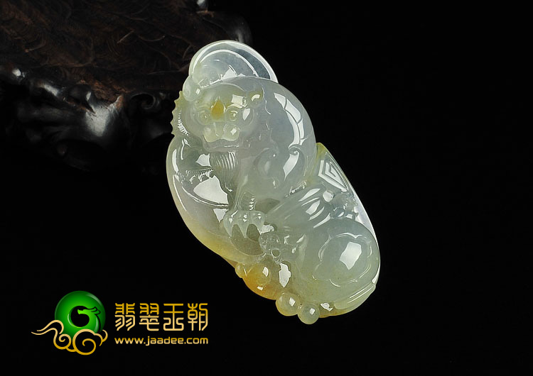 冰种淡黄翡缅甸翡翠A货蝙蝠如意挂件