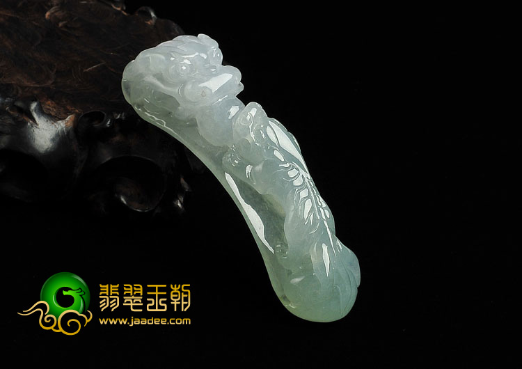 冰种晴水缅甸翡翠A货龙钩挂件